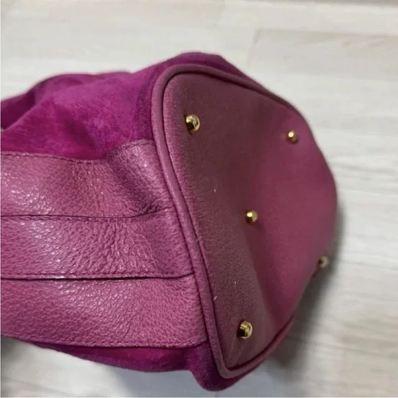 Gucci Fuchsia Suede Shoulder Bag - Picture 4 of 12